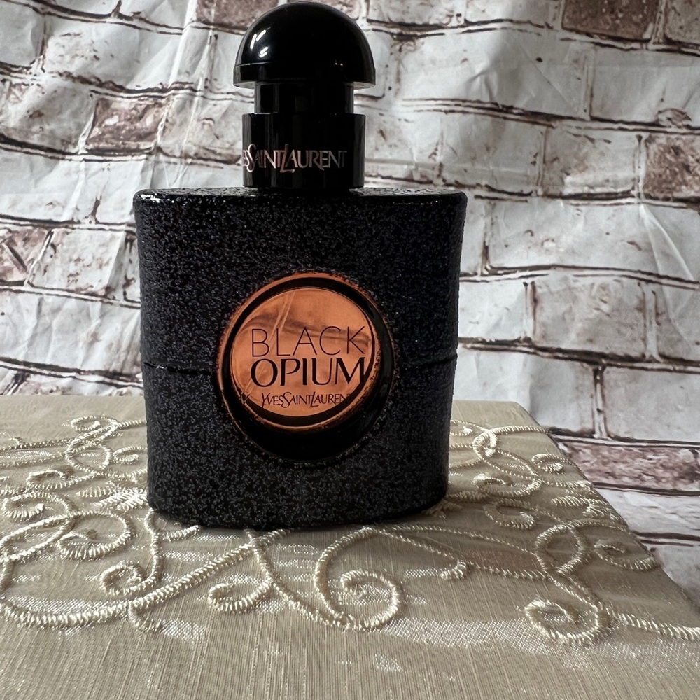 Black Opium Yves SaintLaurent perfume